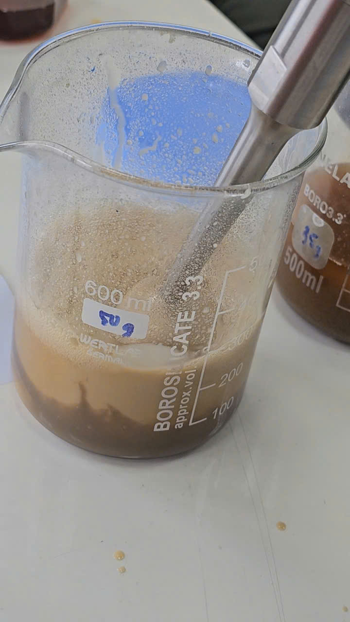 Bài toán khuấy dầu với nước
